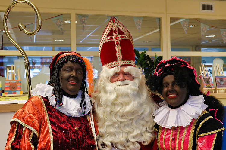Aankomst van de Sint en zijn Zwarte Pieten in Waarder_149